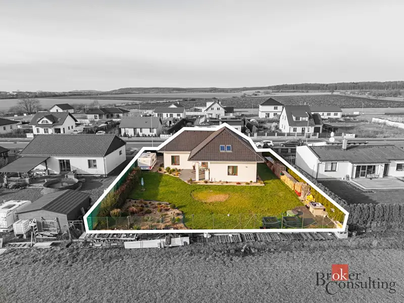 Prodej rodinného domu 240 m², pozemek 812 m², Žiželice – náhled fotky 2