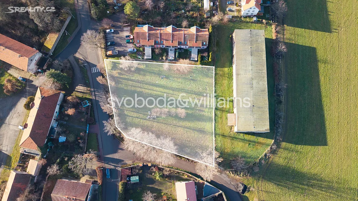 Prodej stavebního pozemku 2412 m², Holubice