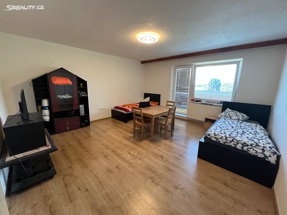 Pronájem bytu 3+1 85 m² – pohled 2