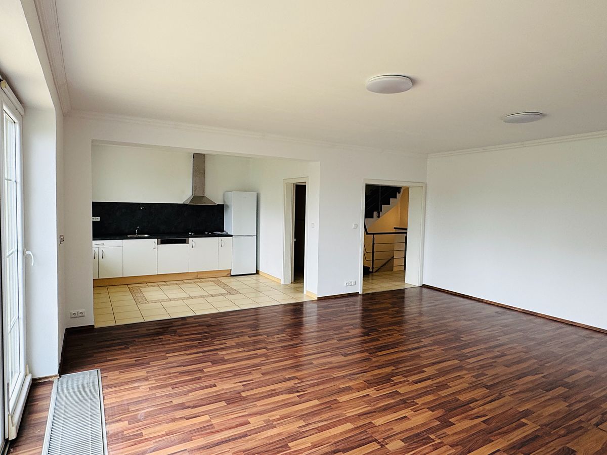 Pronájem rodinného domu 180 m², pozemek 288 m² – fotografie 3