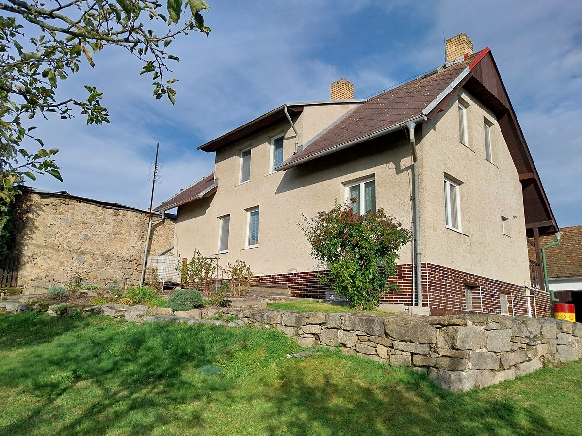 Prodej rodinného domu 120 m², pozemek 831 m²