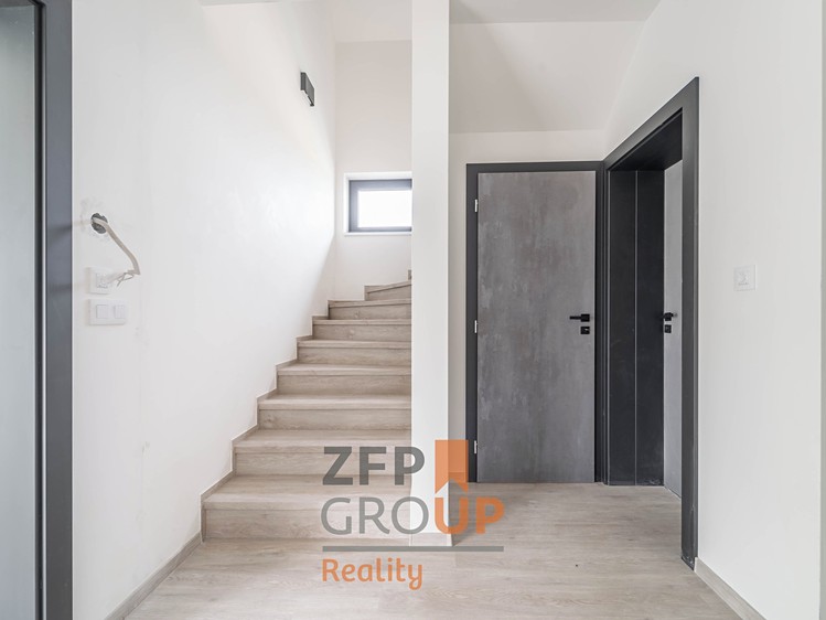 Prodej domu, 228 m² (39 z 100)