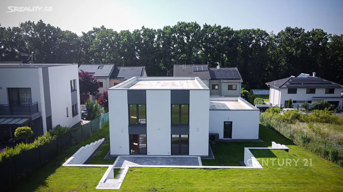 Prodej rodinného domu 243 m², pozemek 899 m², Zdiby