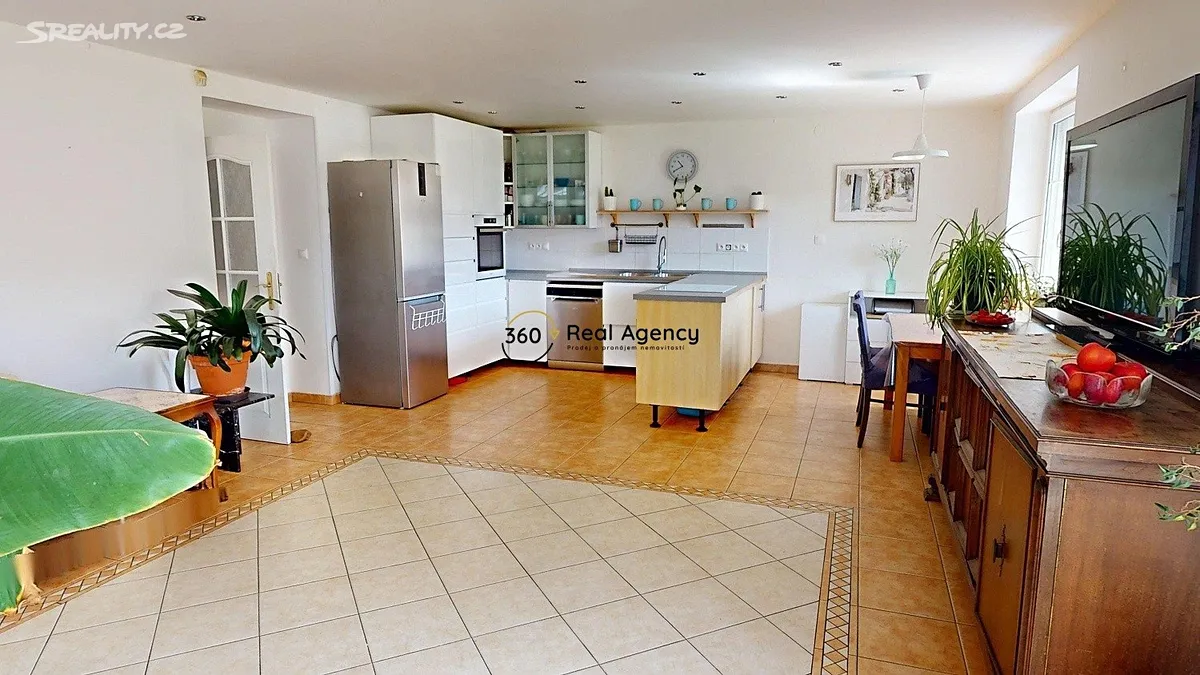 Pronájem rodinného domu 163 m², pozemek 700 m² – pohled 2