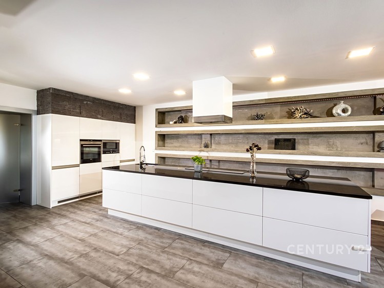 Prodej domu, 181 m² (1 z 34)