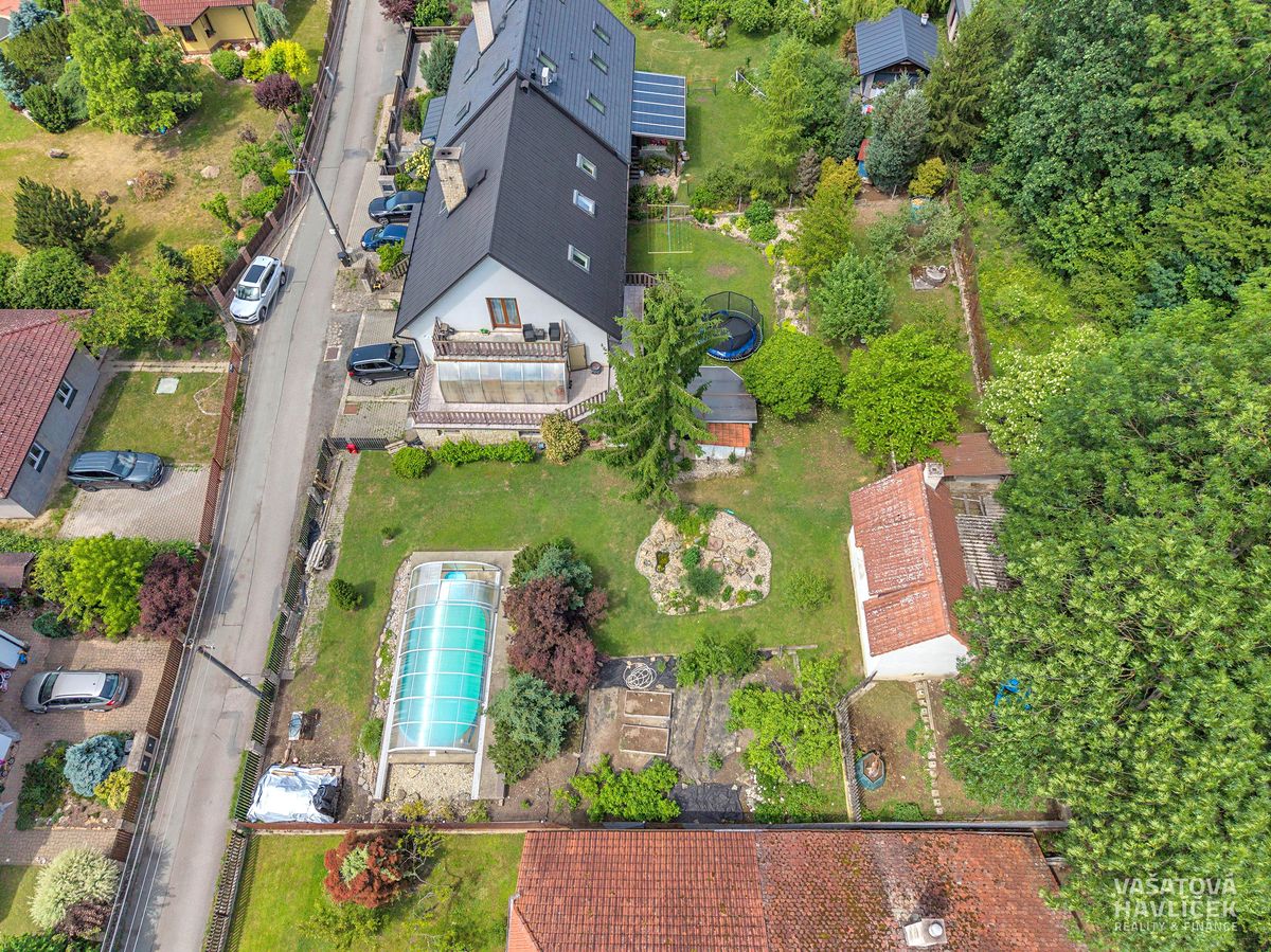 Prodej rodinného domu 280 m², pozemek 1222 m² – fotografie 3