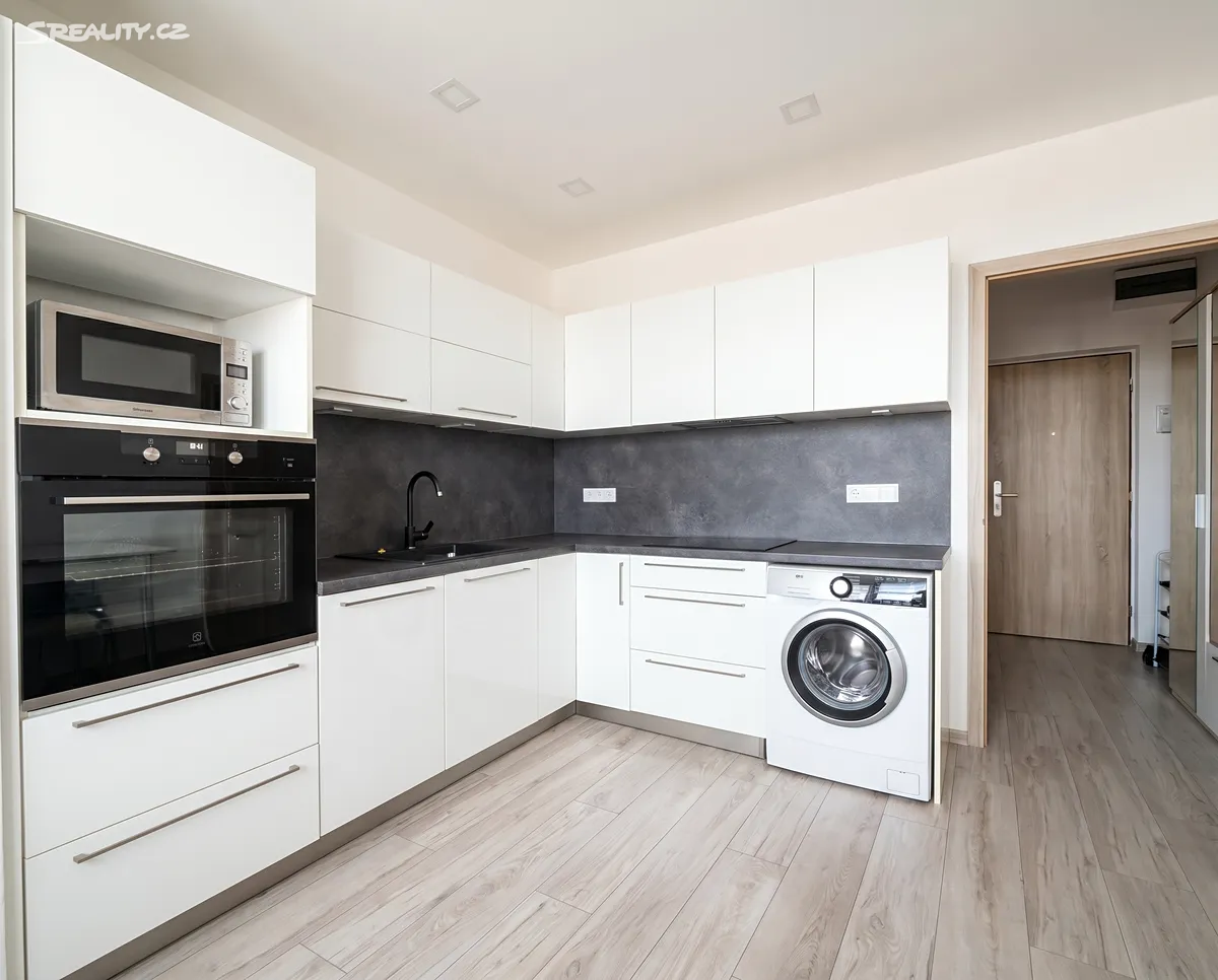 Pronájem bytu 1+1 37 m² – pohled 3