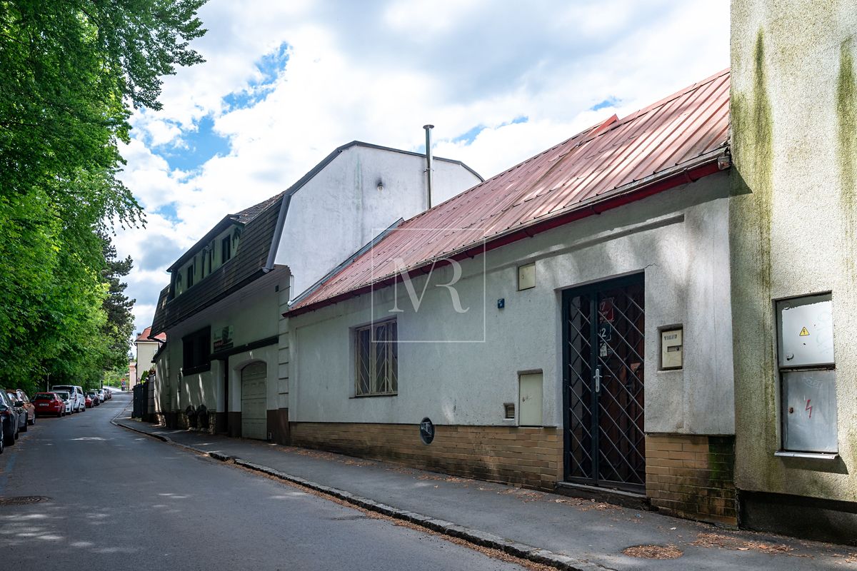 Prodej rodinného domu 130 m², pozemek 440 m² – fotografie 2