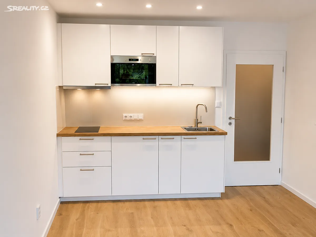 Pronájem bytu 1+kk 30 m², Kunštátská