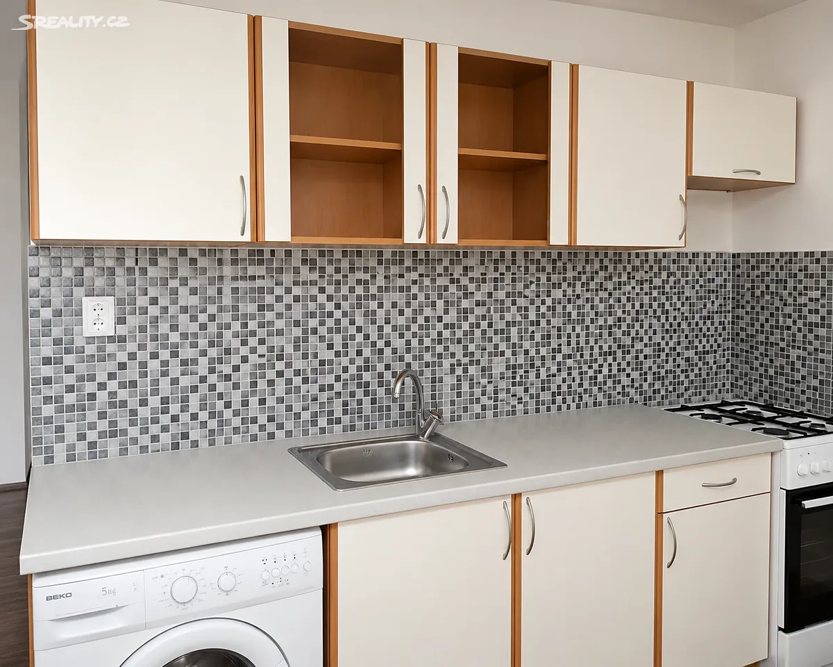 Pronájem bytu 1+1 37 m² – pohled 2
