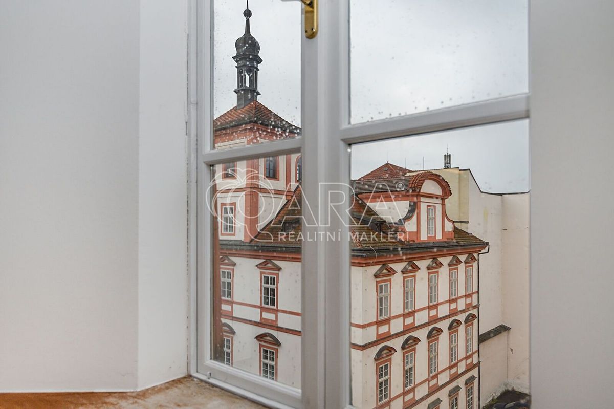 Pronájem kanceláře 135 m²