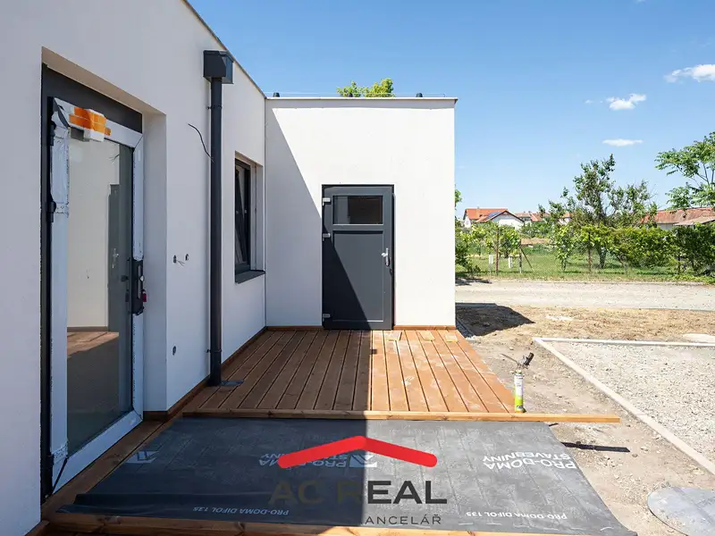 Prodej bytu 2+kk 33 m², Strachotín – náhled fotky 2