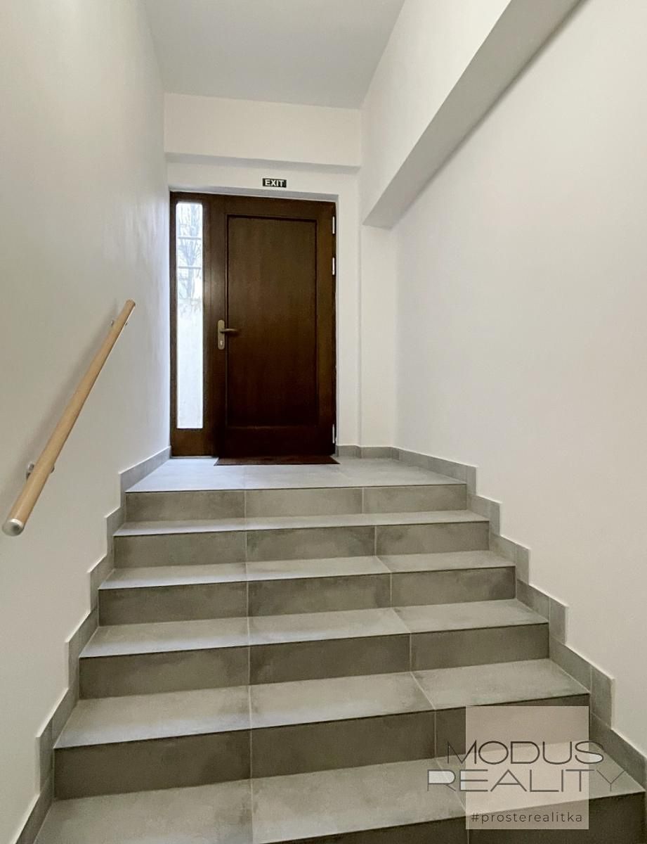 Pronájem kanceláře 37 m² – fotografie 3