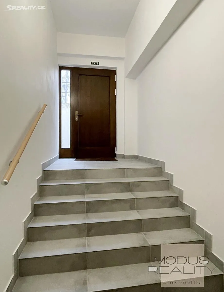Pronájem kanceláře 37 m² – pohled 3