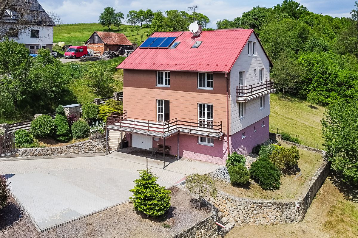 Prodej rodinného domu 395 m², pozemek 1522 m² – fotografie 2