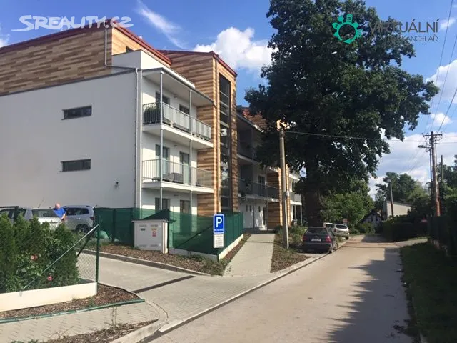 Pronájem bytu 1+kk 36 m², Velké Popovice