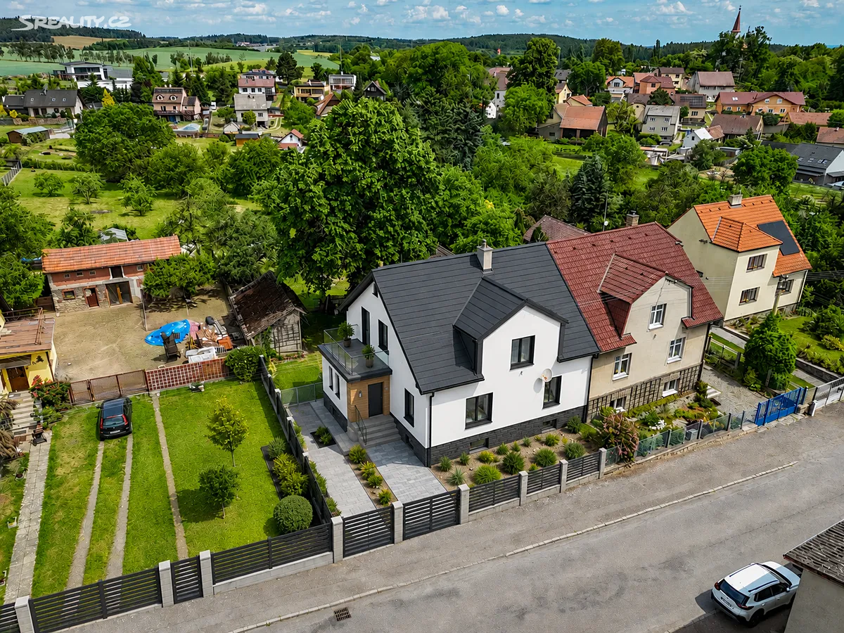 Prodej vícegeneračního domu 180 m², pozemek 1927 m², Nádražní