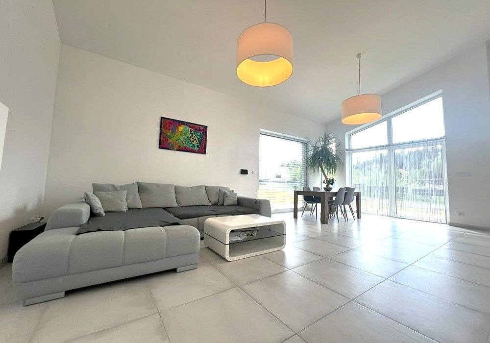 Prodej rodinného domu 192 m², pozemek 1004 m² – fotografie 3