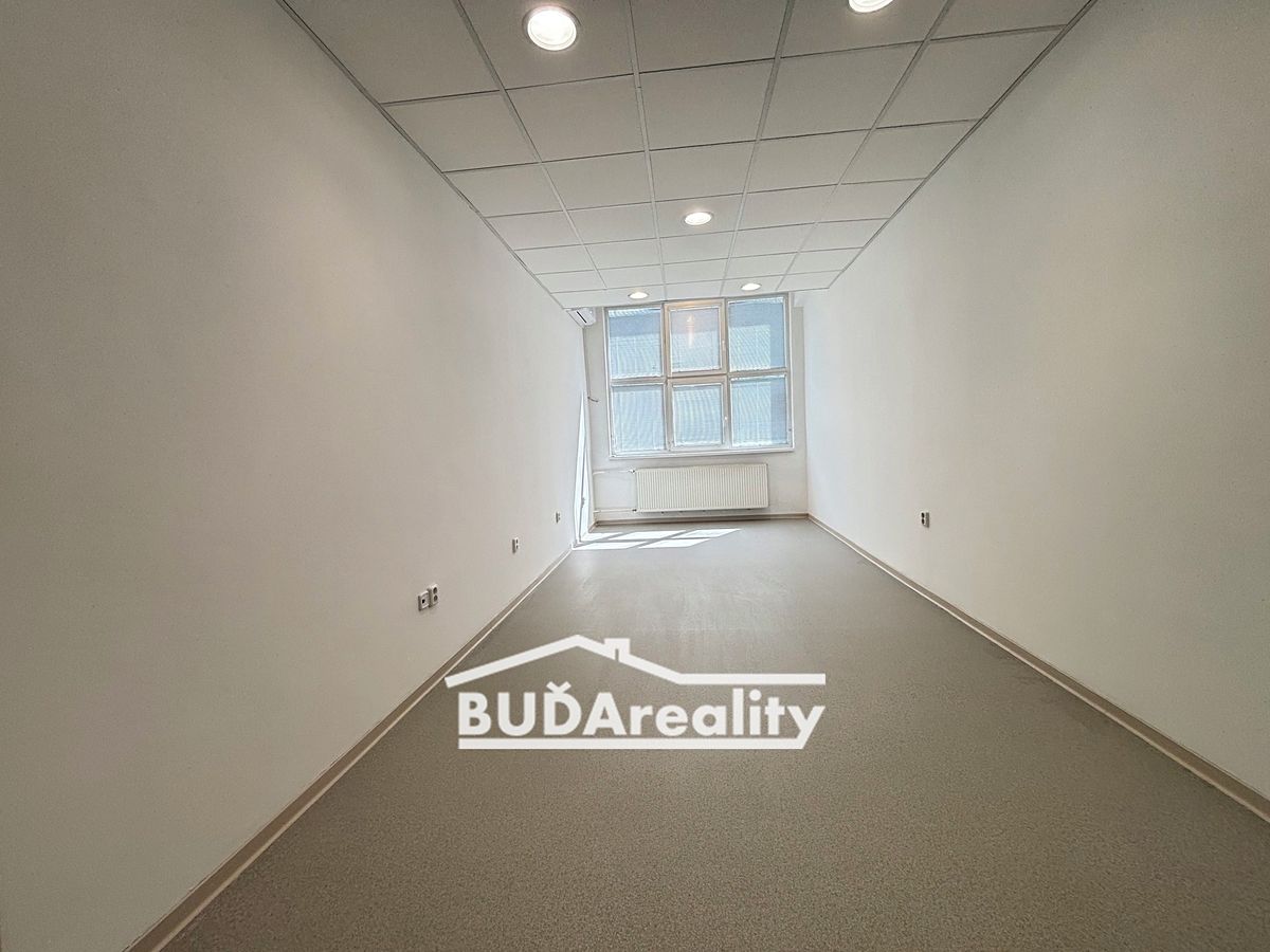 Pronájem kanceláře 24 m² – fotografie 3