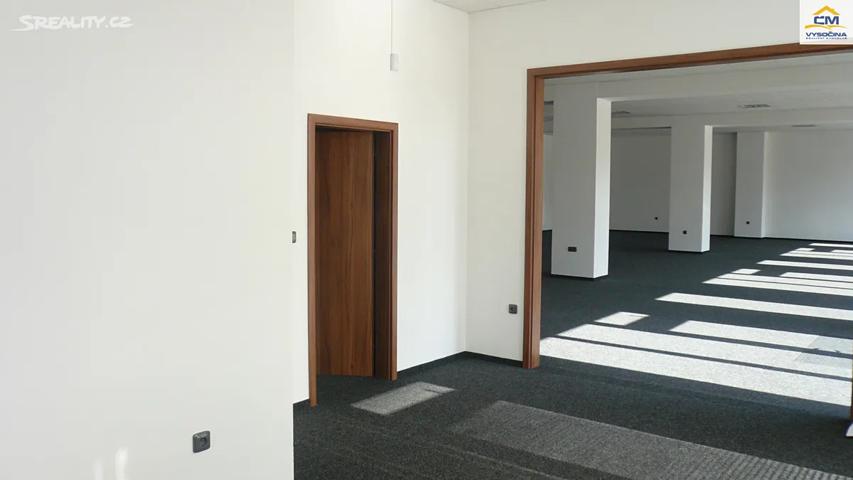Pronájem obchodního prostoru 300 m² – pohled 3