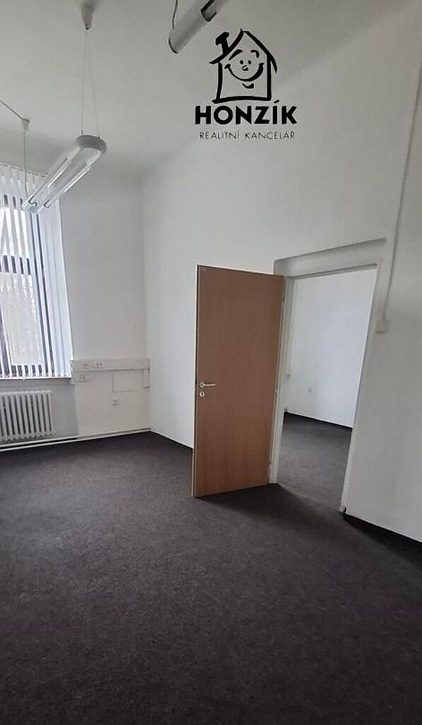 Pronájem kanceláře 31 m² – fotografie 3