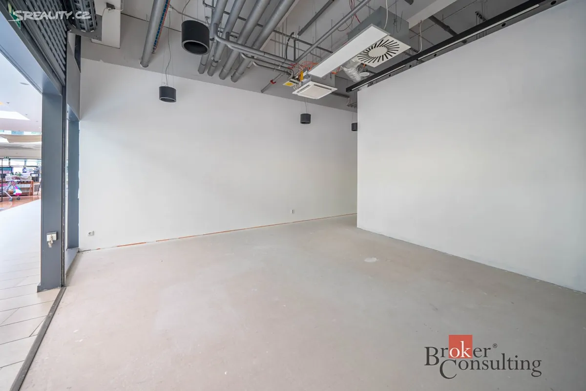 Pronájem obchodního prostoru 36 m² – pohled 2