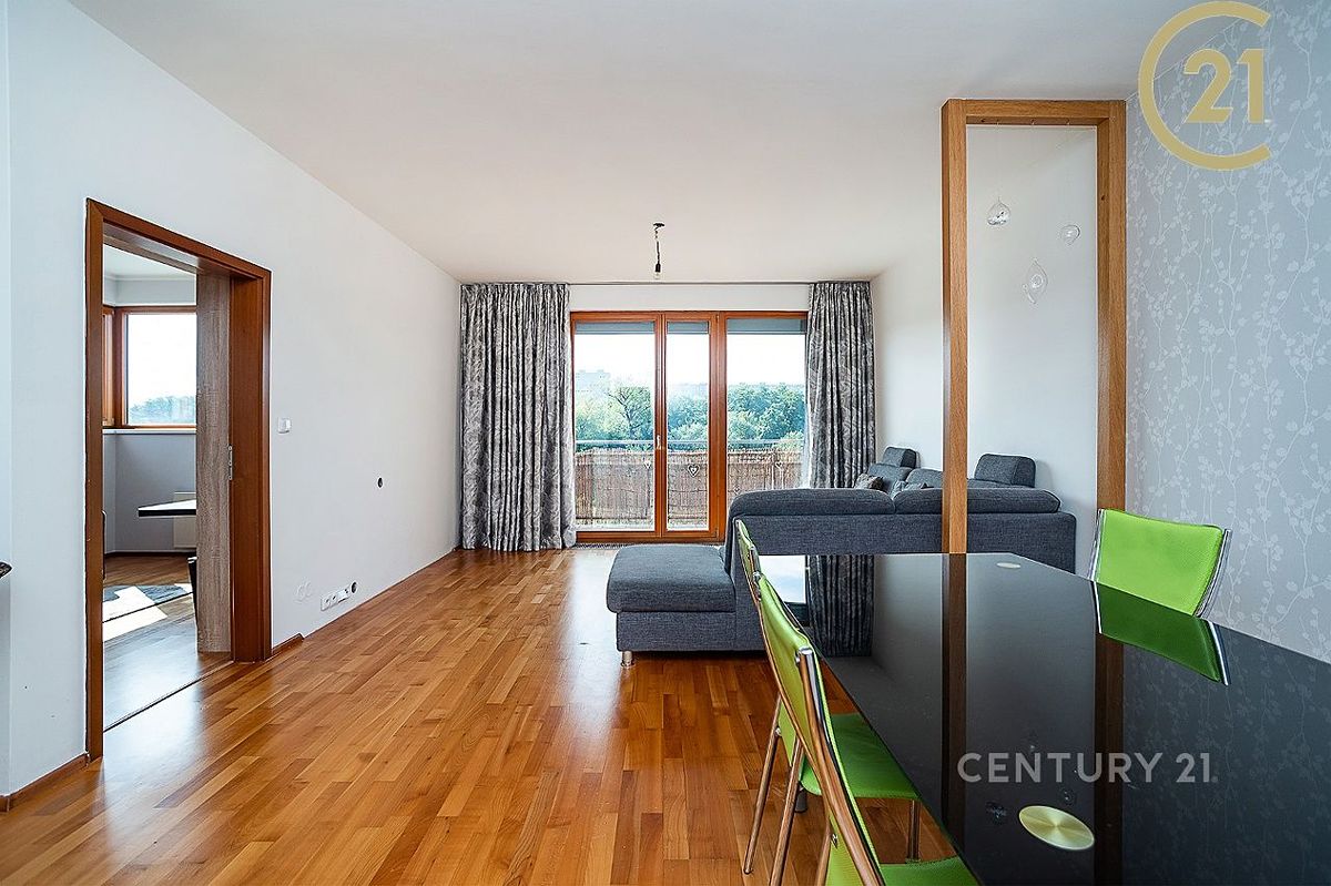 Pronájem bytu 4+kk 100 m²