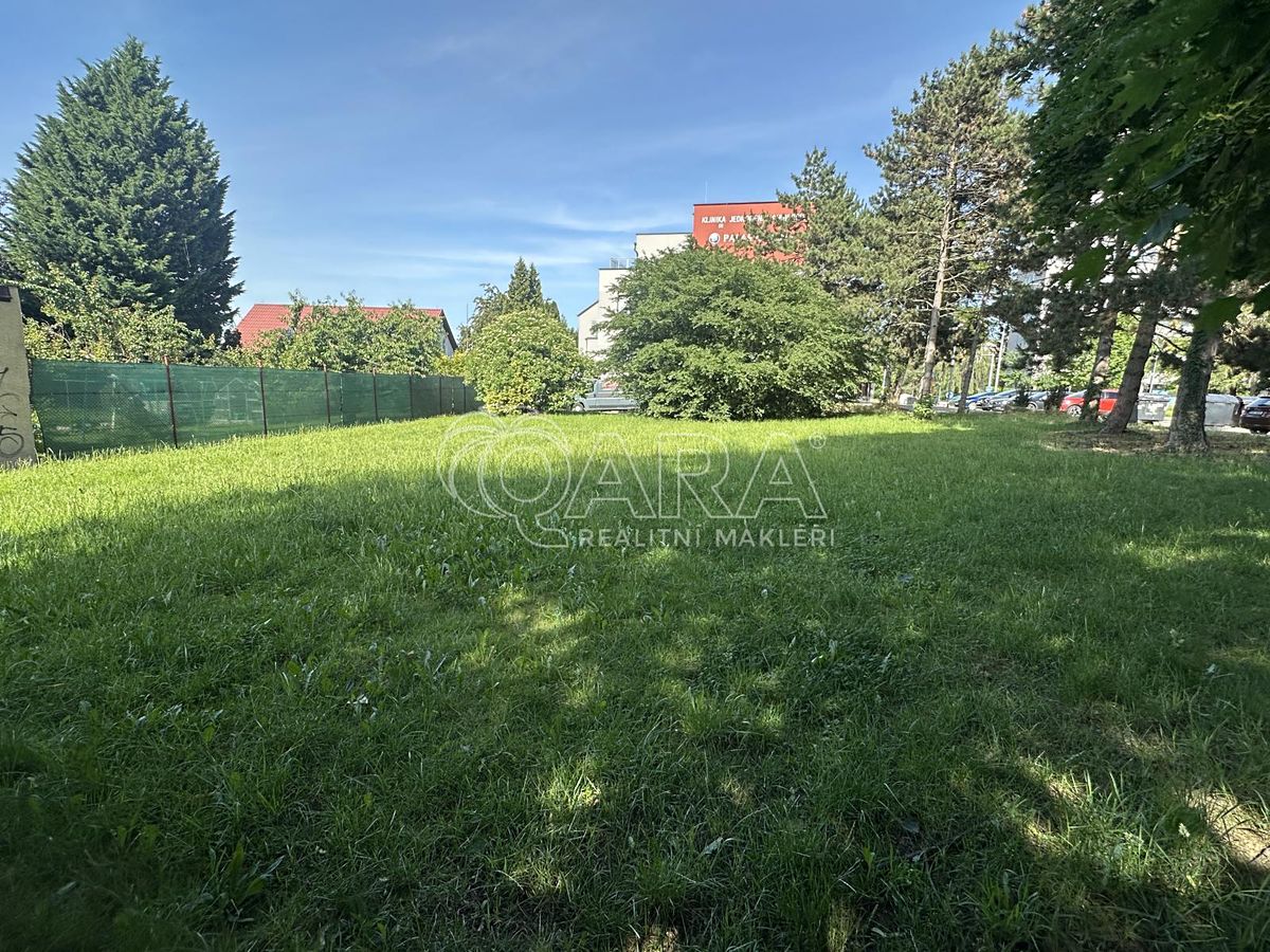 Pronájem komerčního pozemku 1347 m² – fotografie 2