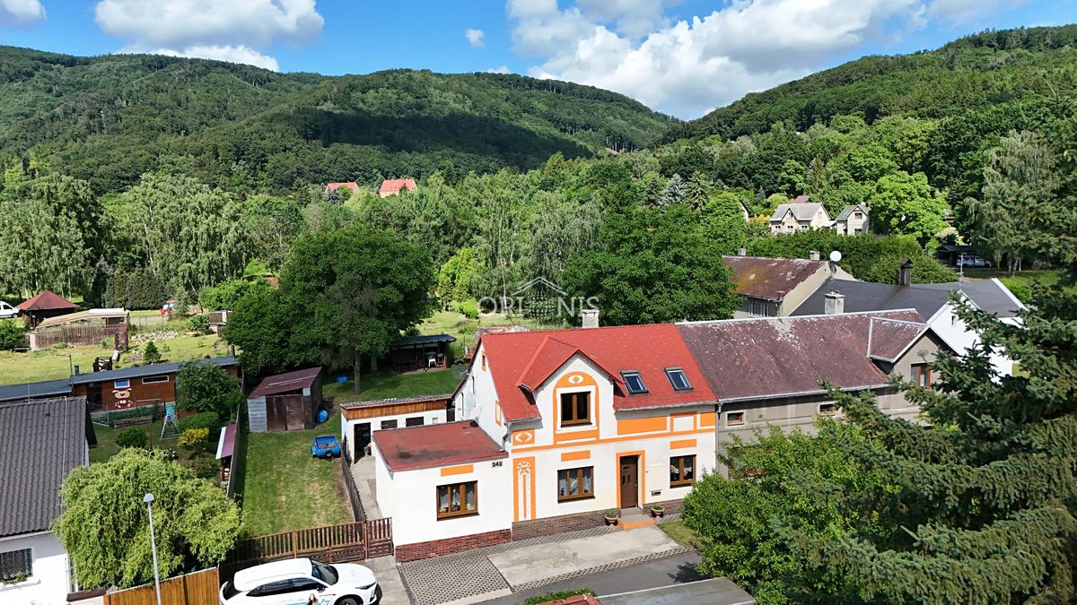 Prodej rodinného domu 200 m², pozemek 1002 m² – fotografie 2