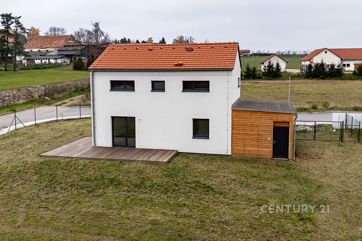 Prodej rodinného domu 122 m², pozemek 1048 m² – fotografie 2