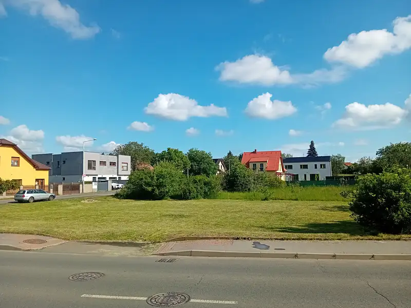 Prodej stavebního pozemku 889 m², Praha – náhled fotky 3