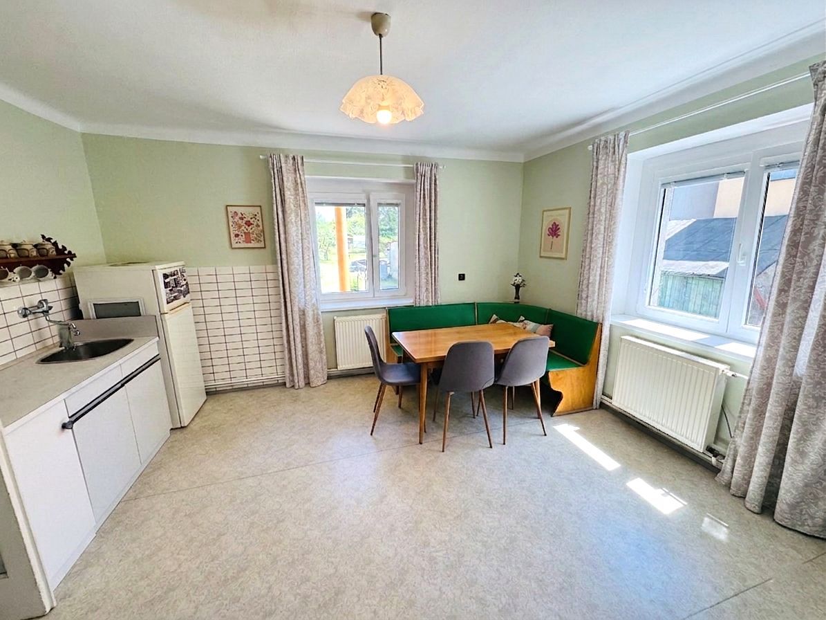 Prodej rodinného domu 240 m², pozemek 1207 m² – fotografie 3