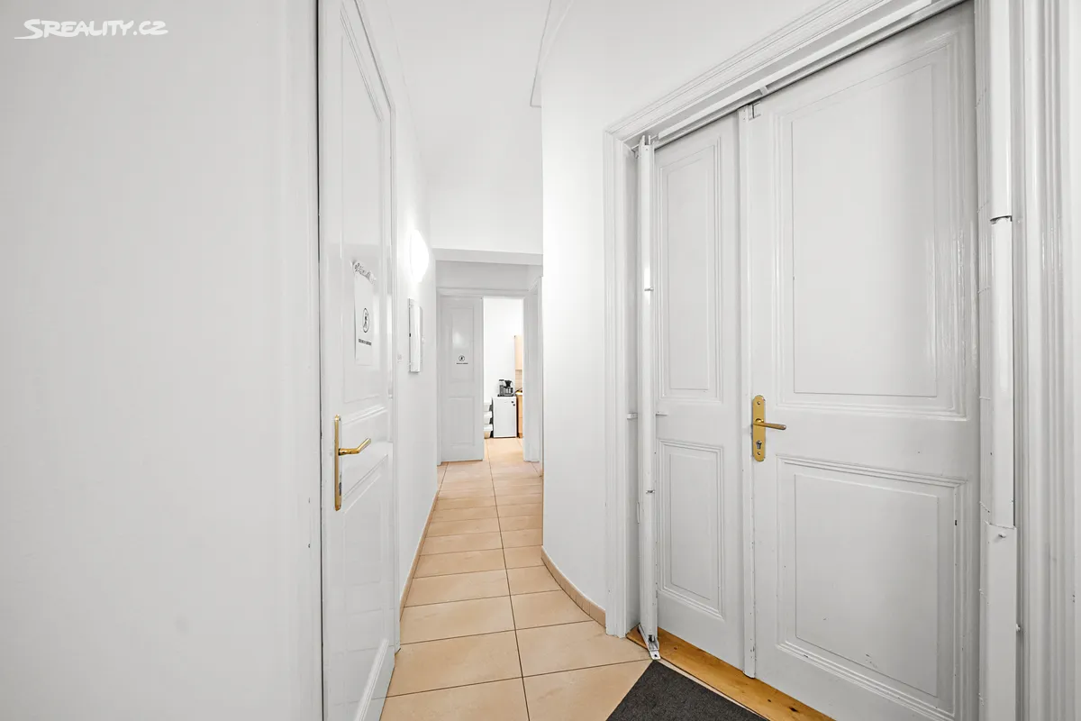 Pronájem kanceláře 156 m² – pohled 4