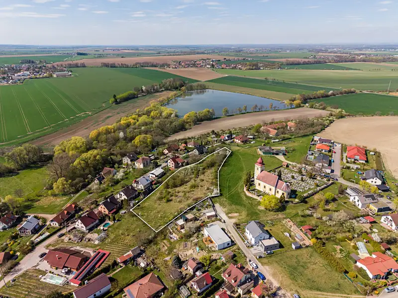 Prodej stavebního pozemku 1700 m², Chrudim – náhled fotky 1