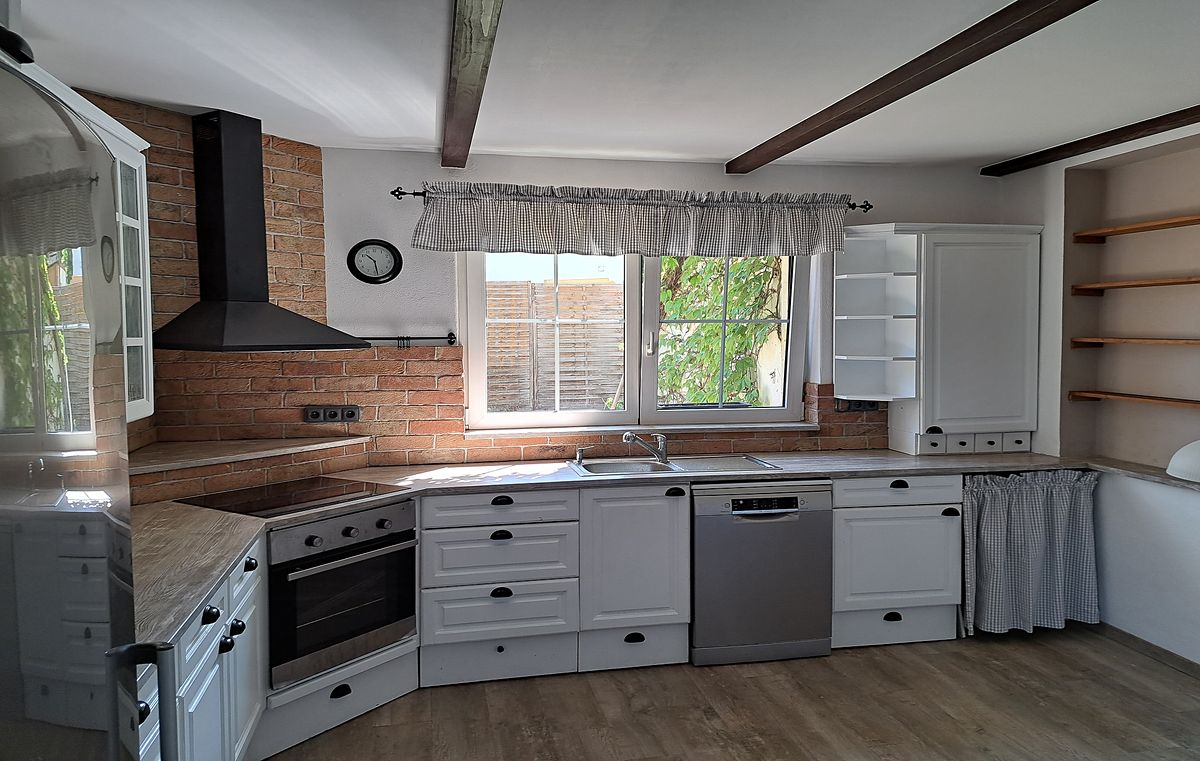 Prodej rodinného domu 330 m², pozemek 413 m² – fotografie 3