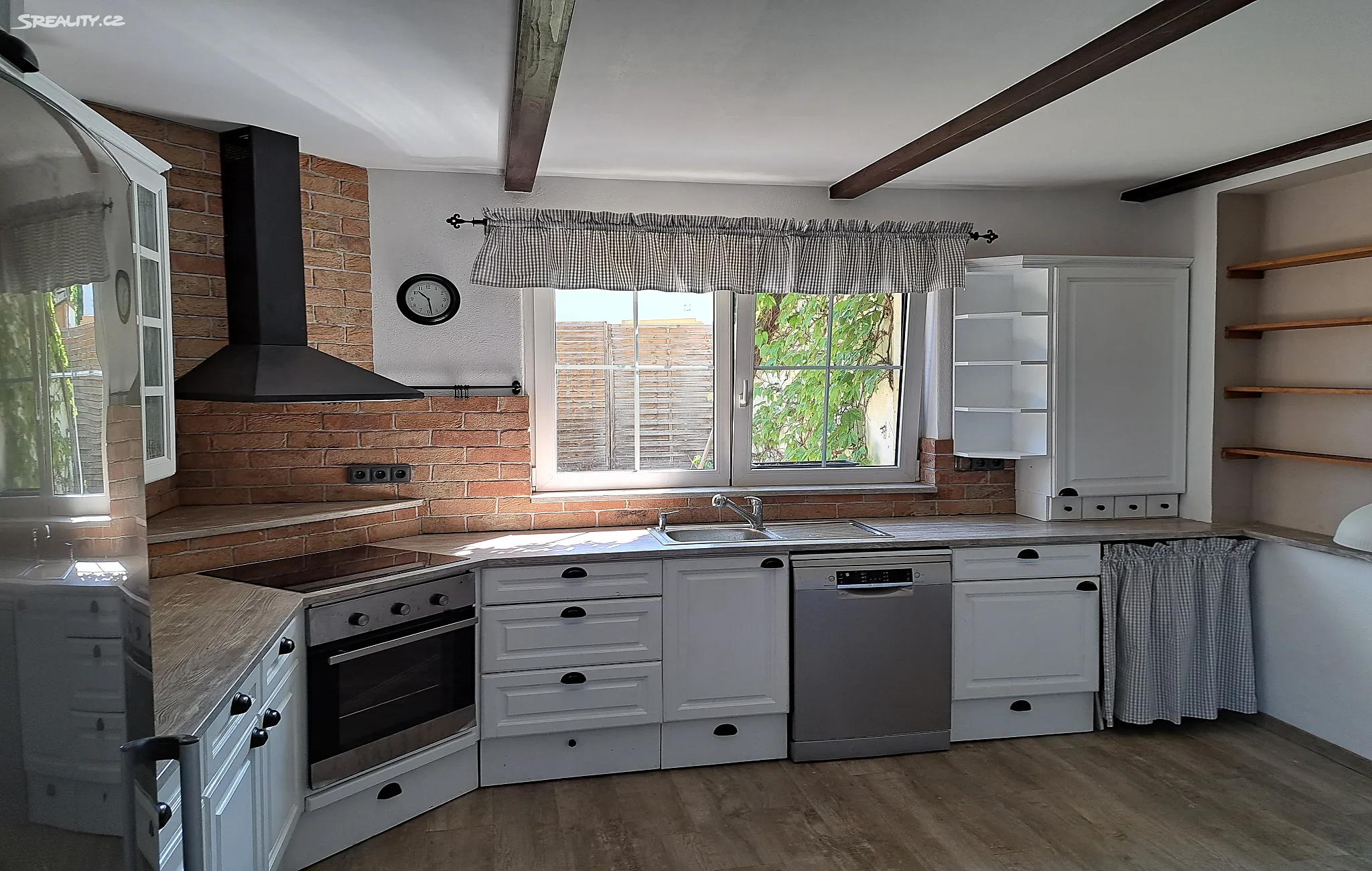 Prodej rodinného domu 330 m², pozemek 413 m²