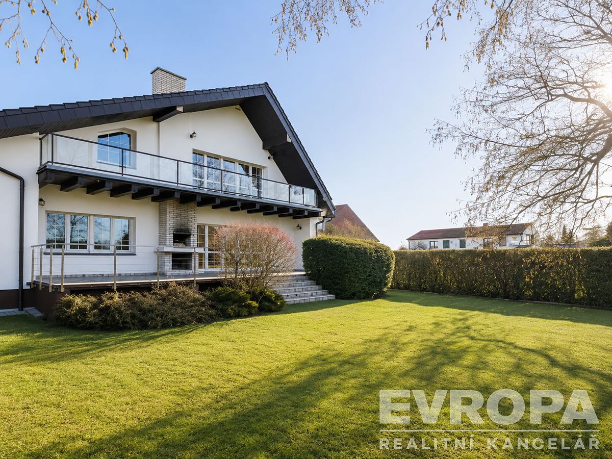 Pronájem vily 350 m², pozemek 534 m², Průhonice – fotka 1 z 3