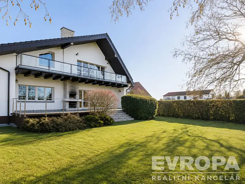 Pronájem vily 350 m², pozemek 534 m², Průhonice – náhled fotky 1