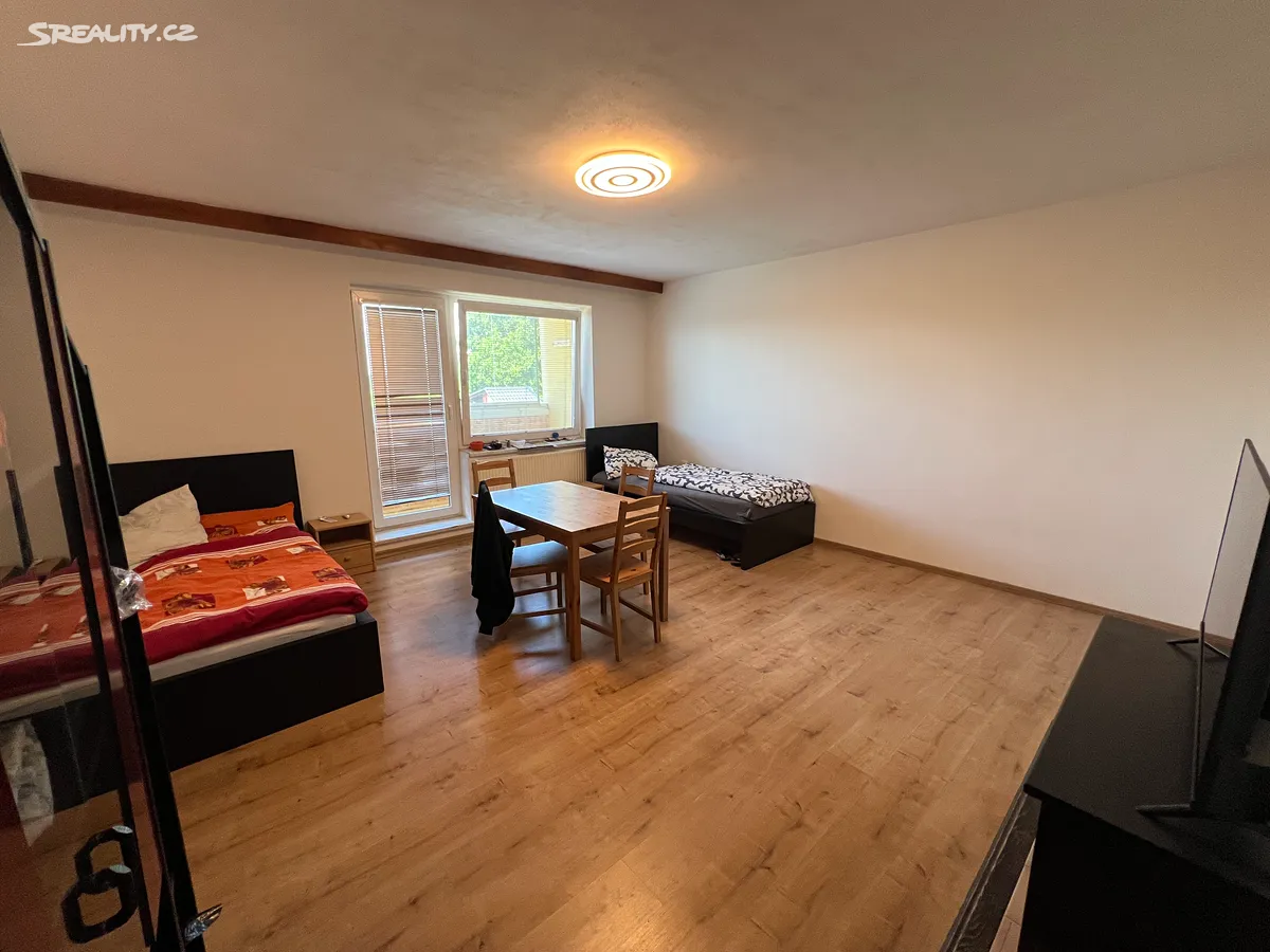 Pronájem bytu 3+1 85 m², Břest