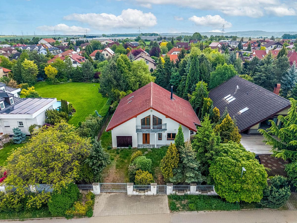 Prodej rodinného domu 244 m², pozemek 1000 m²