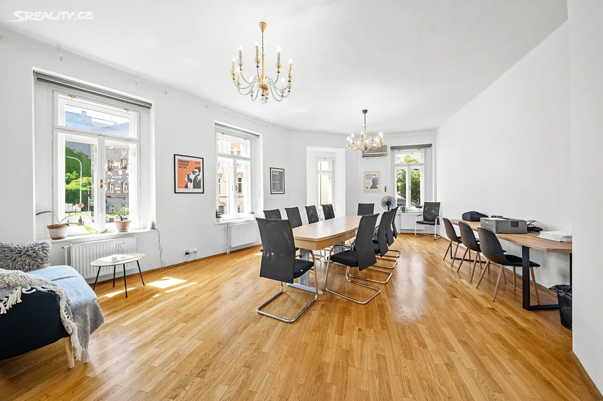 Pronájem kanceláře 156 m², Praha