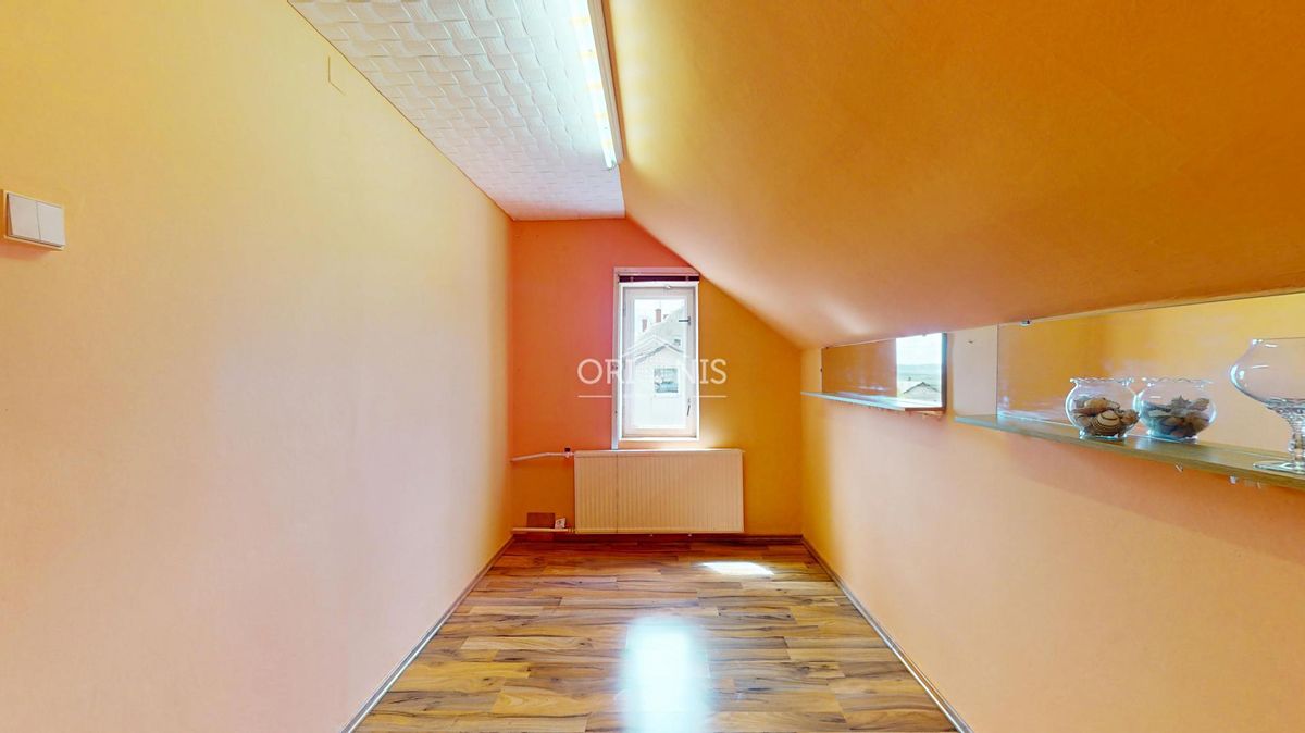 Prodej rodinného domu 200 m², pozemek 1002 m² – fotografie 4