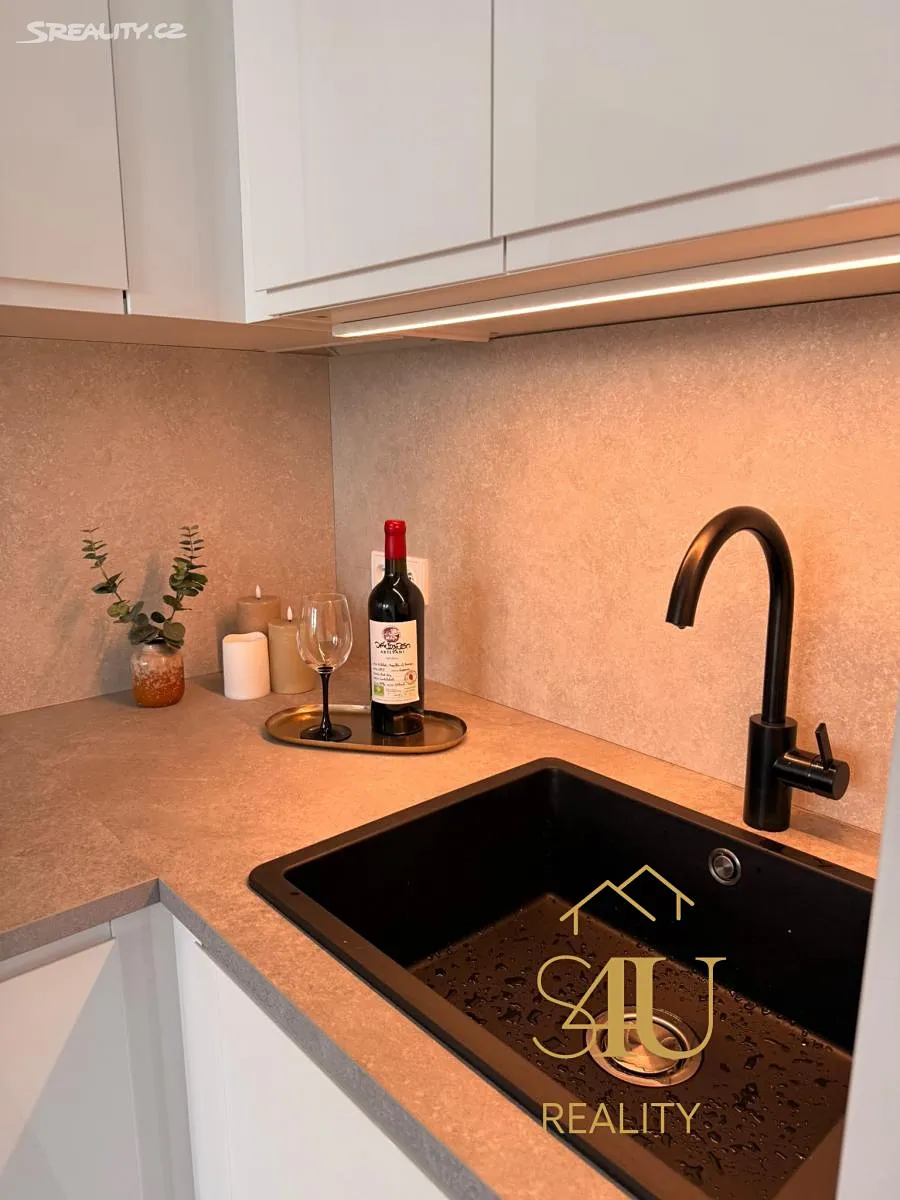 Pronájem bytu 2+kk 43 m² – pohled 3