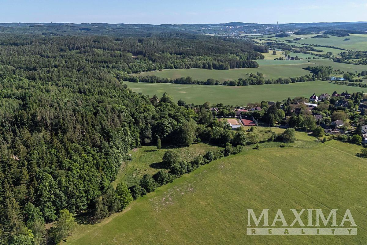 Prodej stavebního pozemku 4612 m², Hluboš – fotka 1 z 3