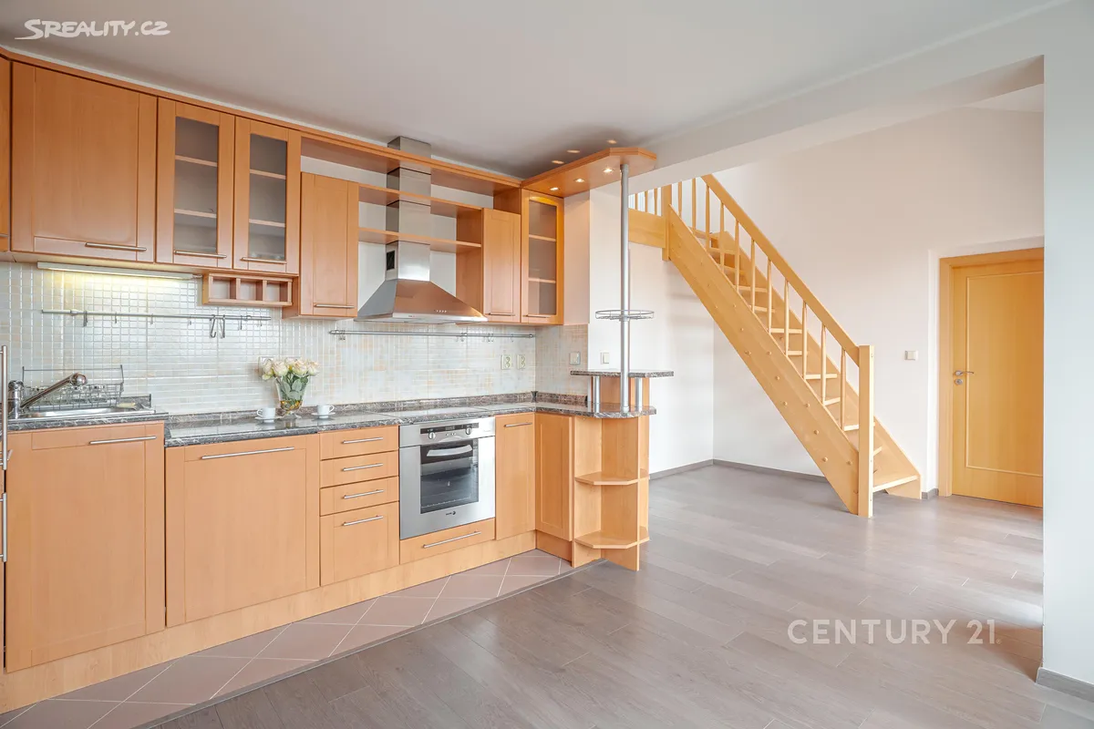 Prodej bytu 3+kk 62 m², Hostivice