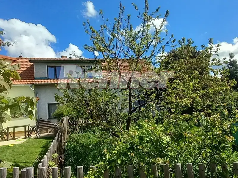 Prodej rodinného domu 280 m², pozemek 319 m², Jevany – náhled fotky 3