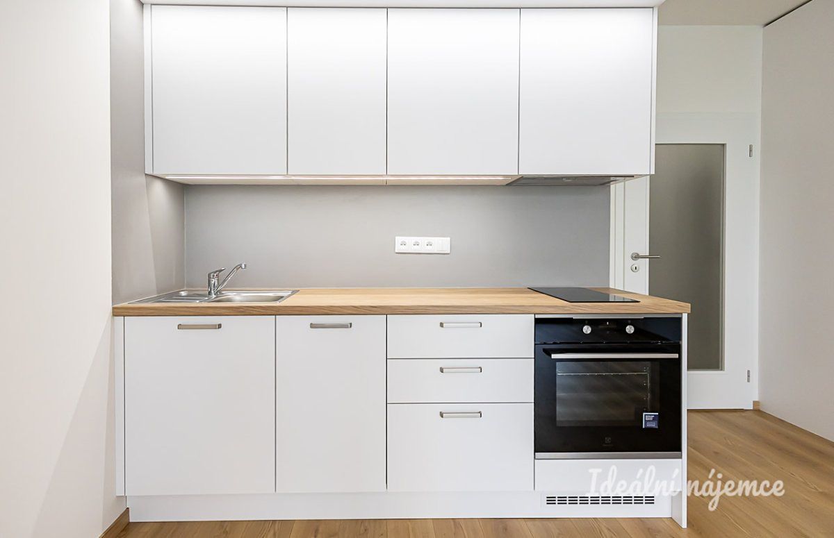 Pronájem bytu 1+kk 33 m²