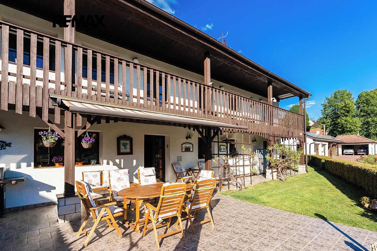 Prodej rodinného domu 460 m², pozemek 35000 m² – fotografie 2