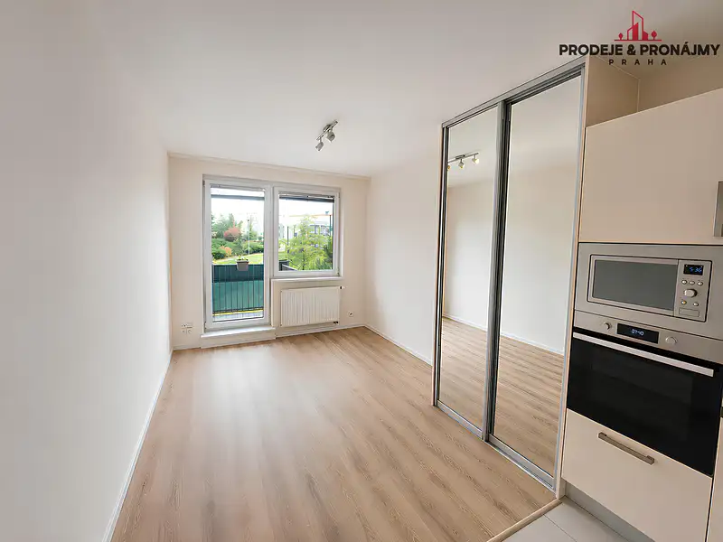 Prodej bytu 1+kk 30 m², Praha – náhled fotky 3