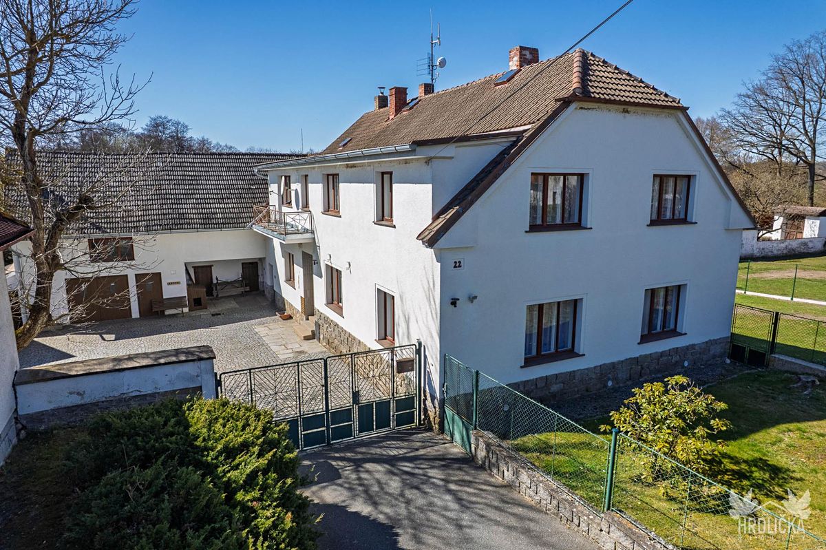 Prodej rodinného domu 203 m², pozemek 2621 m²